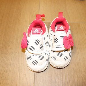 Toddlers size 8 tennis shoe